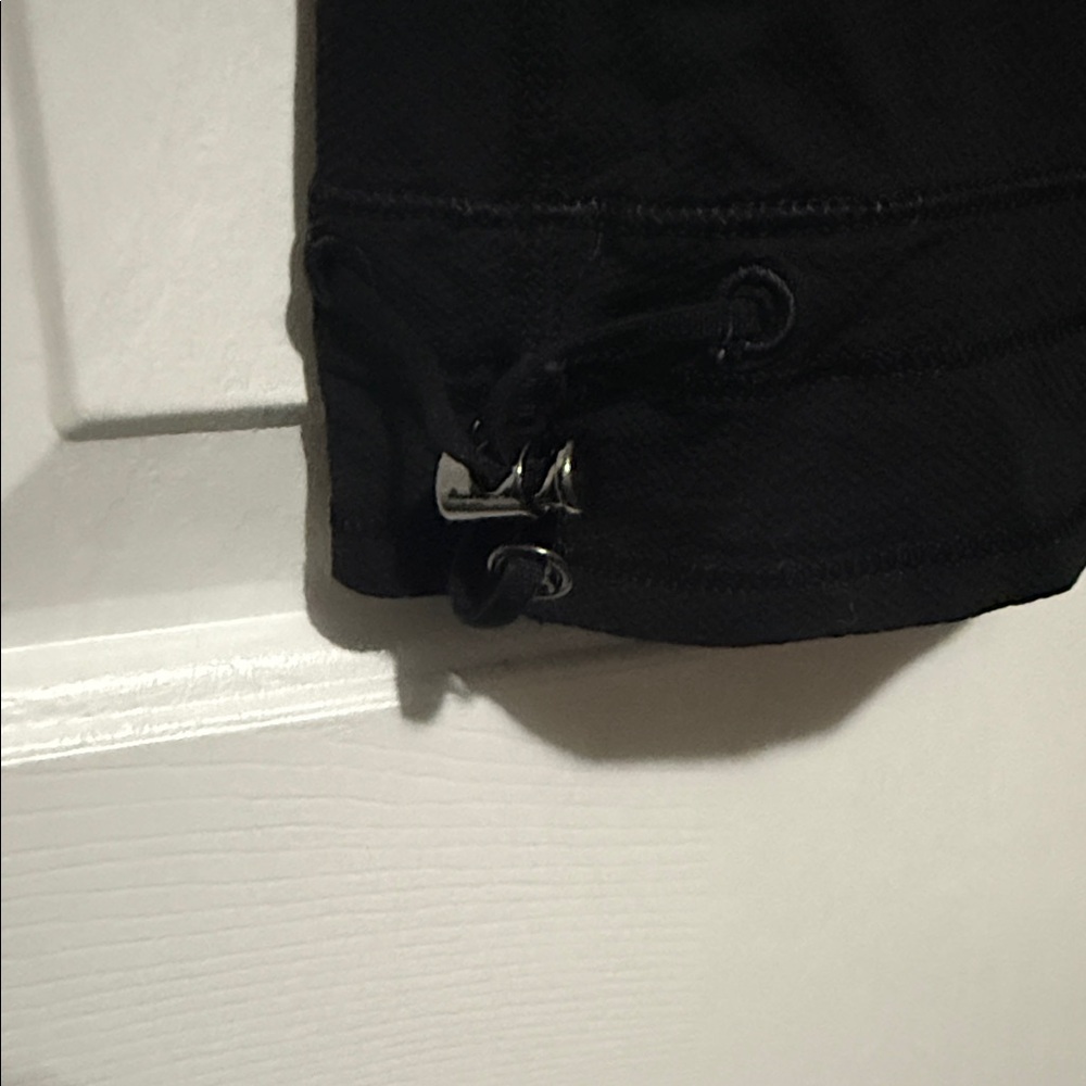 Lululemon Tame Me Tank Top Black Size 6 | Built-In Bra & Cinch Hem - Picture 4 of 9